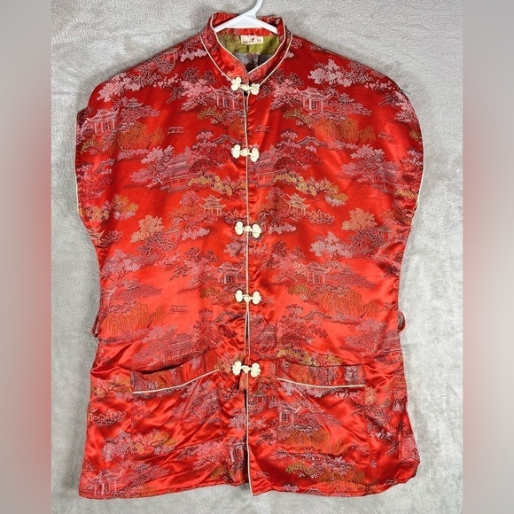 Japanese Traditional Silk Shirt Size Medium Red Tea House Toggle Closures - Picture 1 of 10
